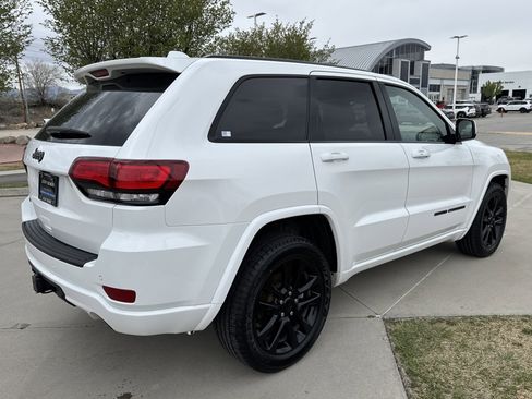 Used 2021 Jeep Grand Cherokee Laredo X image 5