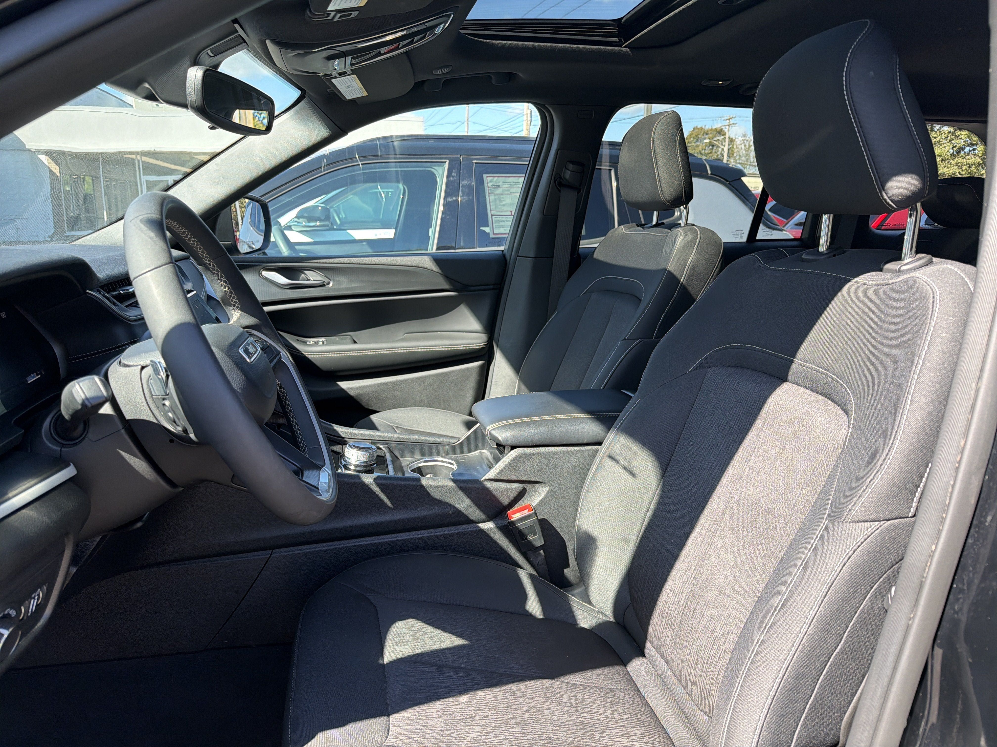 Used 2024 Jeep Grand Cherokee Laredo X w/ Luxury Tech Group I AWD/4WD image 8