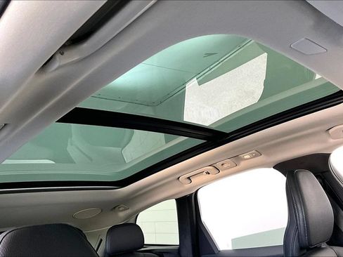 Certified 2023 Volvo XC60 B5 Plus AWD/4WD image 22