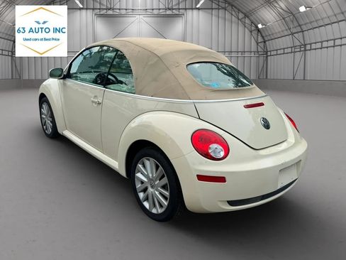 Used 2008 Volkswagen Beetle SE FWD image 3