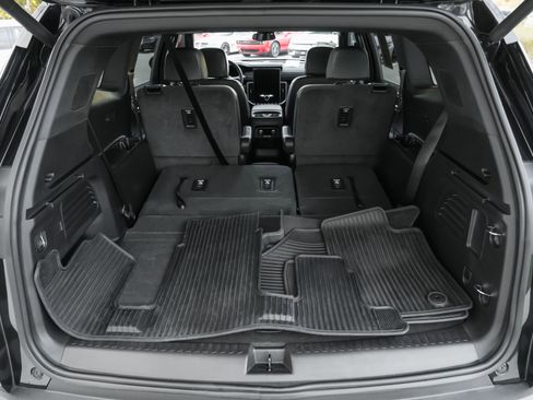 Used 2024 GMC Acadia Elevation image 41