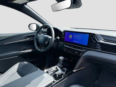 Used 2025 Toyota Camry XSE FWD image 29