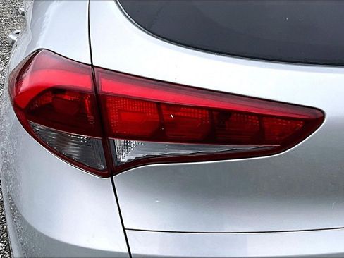 Used 2018 Hyundai Tucson SE image 25