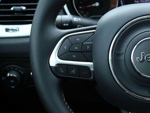 Used 2019 Jeep Compass Latitude FWD image 21