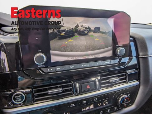 Used 2022 Nissan Pathfinder SV AWD/4WD image 25