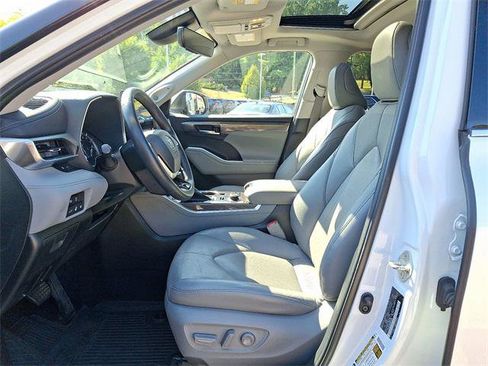 Certified 2022 Toyota Highlander Limited image 14