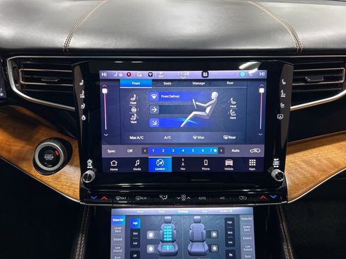 Used 2022 Jeep Grand Wagoneer Series III w/ Rear Seat Video Group 1 image 18