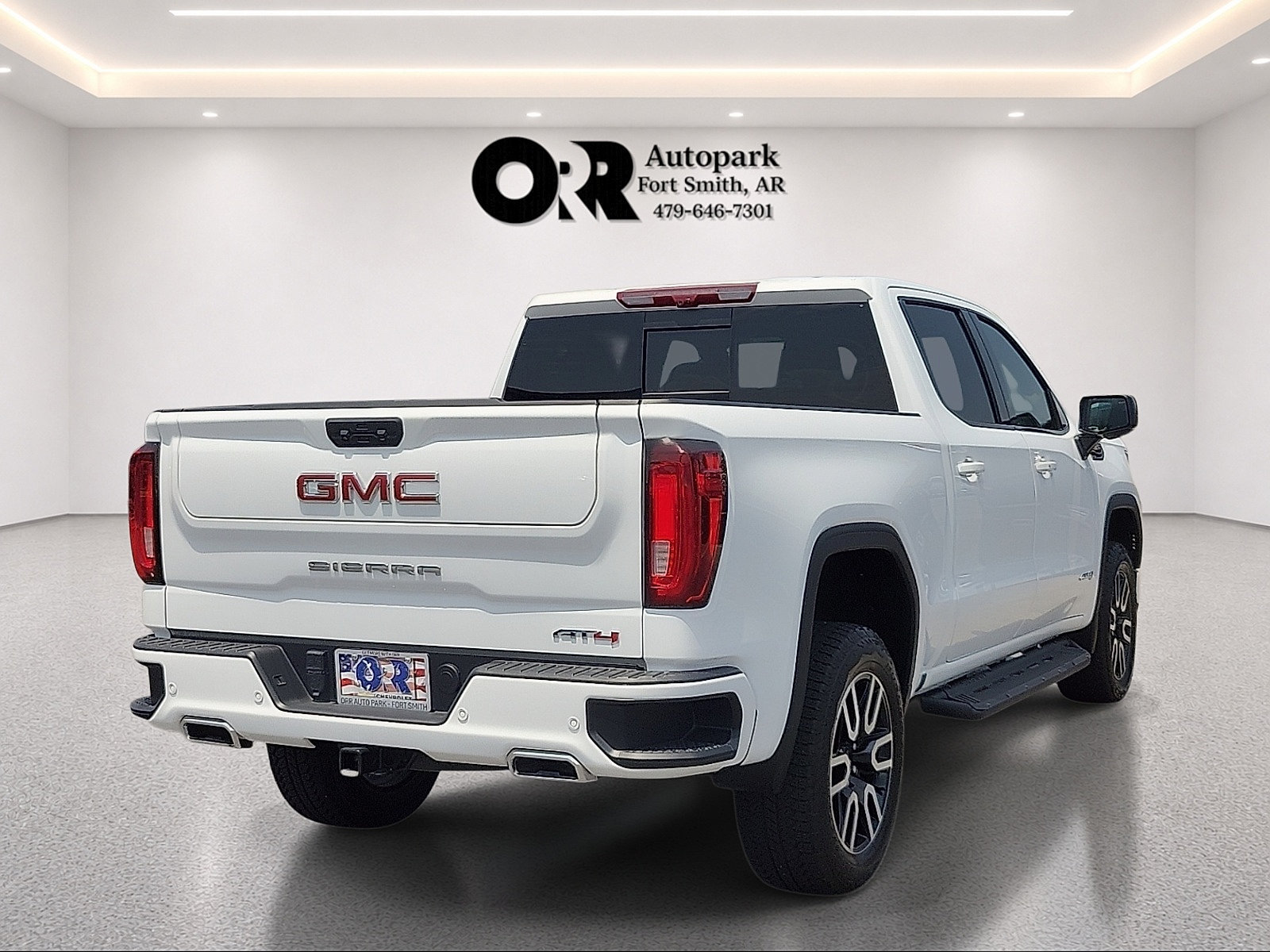 Used 2024 GMC Sierra 1500 AT4 w/ Technology Package AWD/4WD image 5