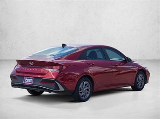 Used 2024 Hyundai Elantra SEL FWD video 4