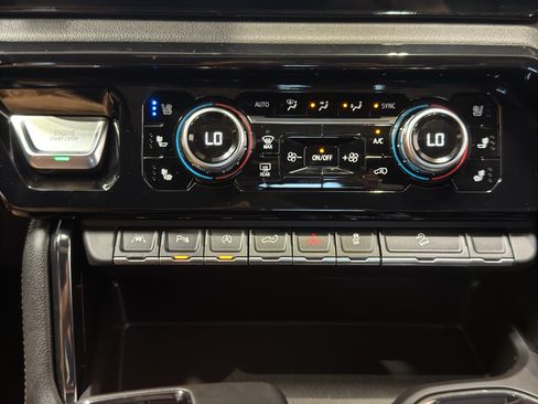 Used 2023 GMC Sierra 1500 AT4 w/ AT4 Premium Package AWD/4WD image 36