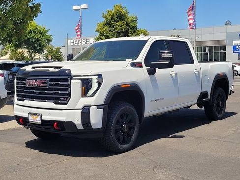Used 2025 GMC Sierra 2500 AT4 AWD/4WD image 9