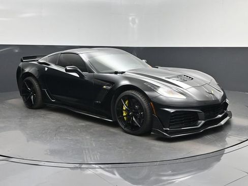 Used 2015 Chevrolet Corvette Z06 w/ 3LZ Preferred Equipment Group RWD image 1