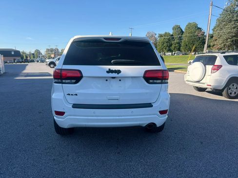 Used 2019 Jeep Grand Cherokee Altitude AWD/4WD image 17