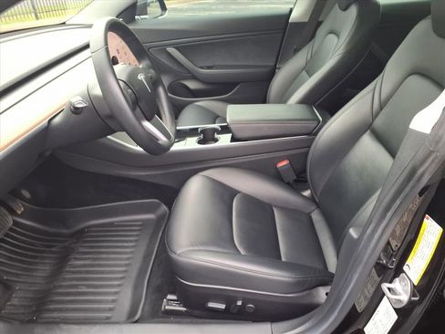 Used 2019 Tesla Model 3 Standard Range Plus image 8