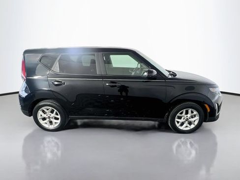 Used 2023 Kia Soul LX w/ LX Technology Package FWD image 9