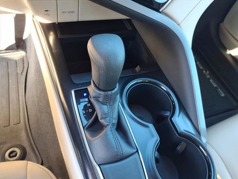 Used 2018 Toyota Camry LE image 19