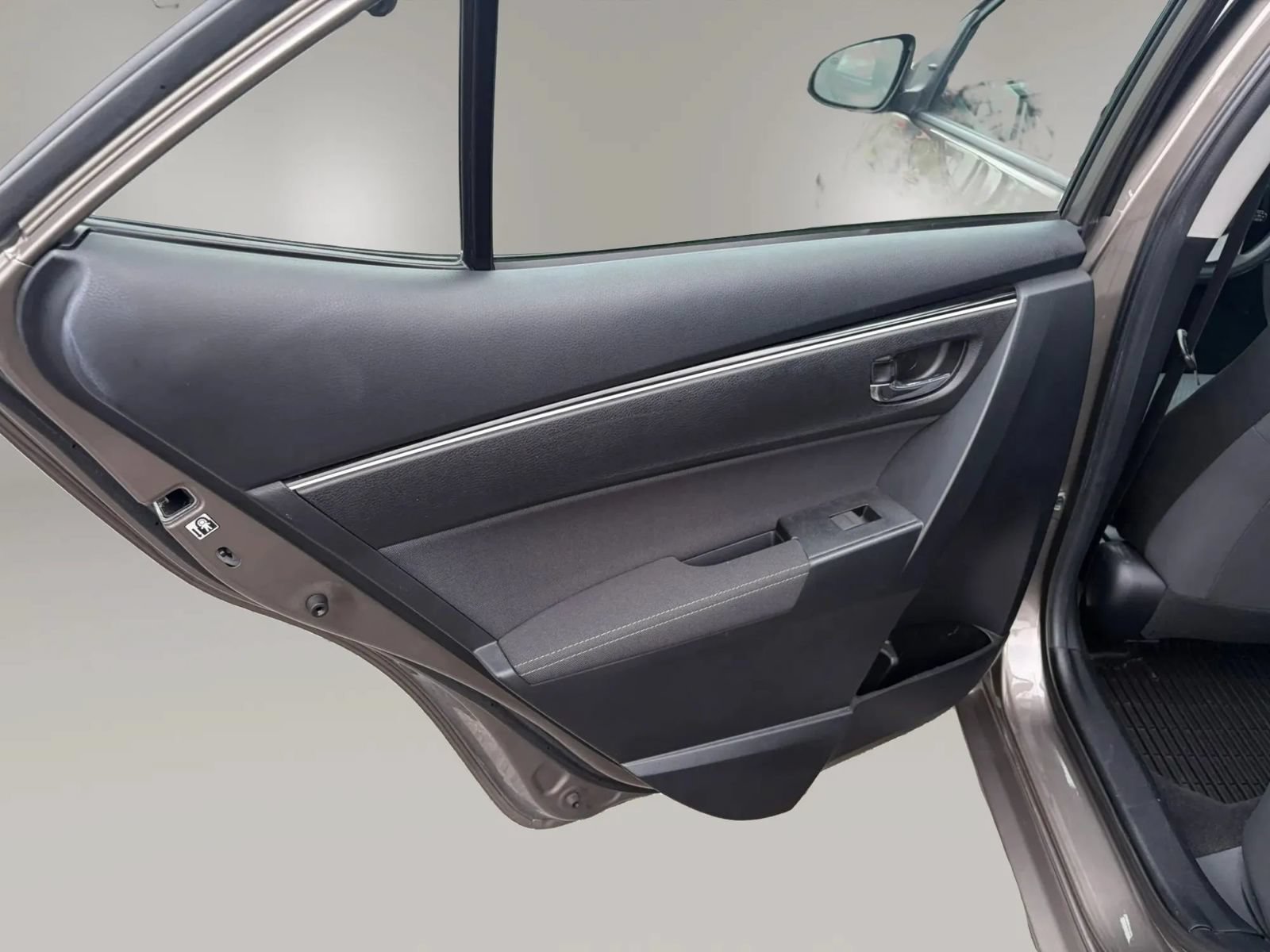 Used 2017 Toyota Corolla LE FWD image 23