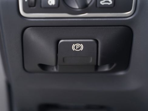 Used 2018 Volvo V60 T5 Dynamic w/ Vision Package FWD image 19