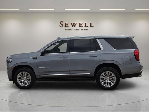 Used 2022 GMC Yukon Denali RWD image 2