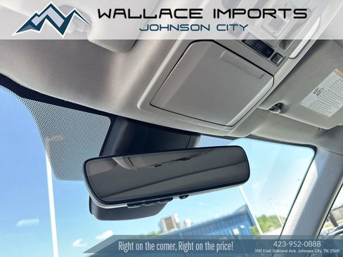 Used 2021 Toyota Highlander XLE AWD/4WD image 17