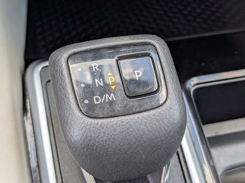 Used 2022 Nissan Pathfinder SV FWD image 29