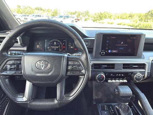 Used 2025 Toyota Tacoma SR5 AWD/4WD image 26
