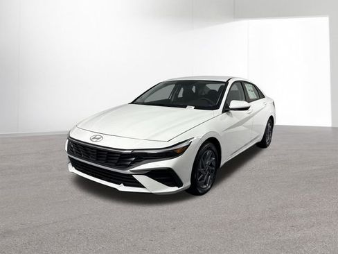 Used 2025 Hyundai Elantra Hybrid FWD image 44