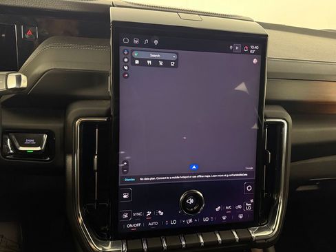 Used 2025 GMC Yukon Denali RWD image 15