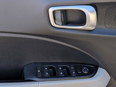 Used 2022 Hyundai Venue SEL image 13