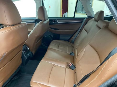 Used 2018 Subaru Outback 2.5i Touring w/ Popular Package #3 AWD/4WD image 29