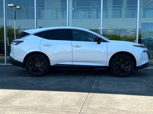 Certified 2025 Nissan Murano SV AWD/4WD image 2