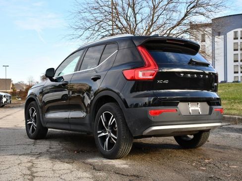 Certified 2025 Volvo XC40 B5 Core image 5