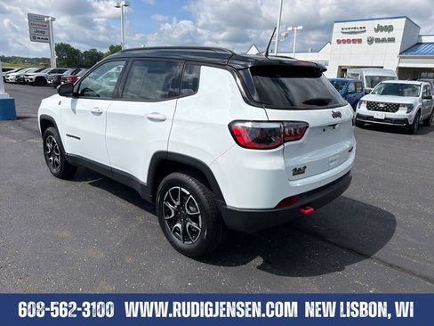 Used 2025 Jeep Compass Trailhawk AWD/4WD image 3