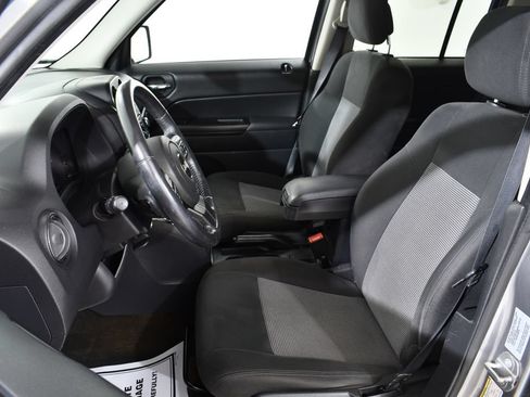 Used 2017 Jeep Patriot Latitude FWD image 6