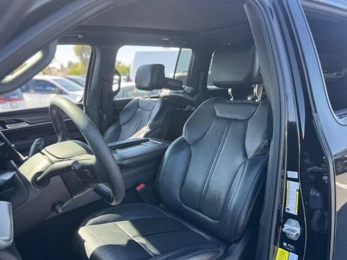 Used 2023 Jeep Wagoneer L Series II w/ Premium Group I AWD/4WD image 11