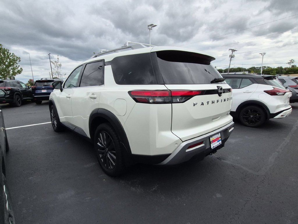 Used 2023 Nissan Pathfinder SL w/ SL Premium Package AWD/4WD image 4