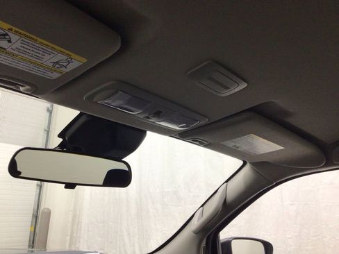 Used 2024 Nissan Frontier SV image 12