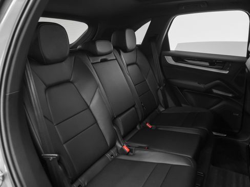 Used 2026 Porsche Cayenne AWD/4WD image 23