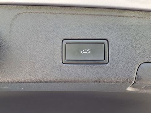 Used 2023 Volkswagen Atlas Cross Sport SE w/ Panoramic Sunroof Package image 17