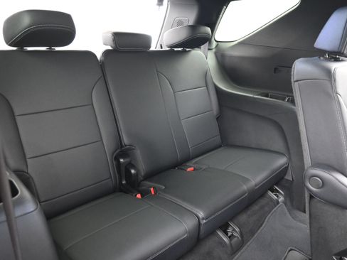 Certified 2026 Chevrolet Traverse LT FWD image 23