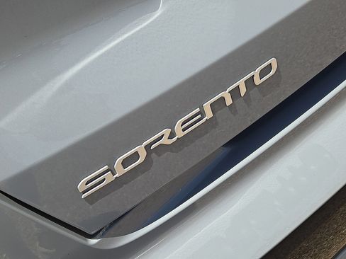 Used 2023 Kia Sorento SX FWD image 11