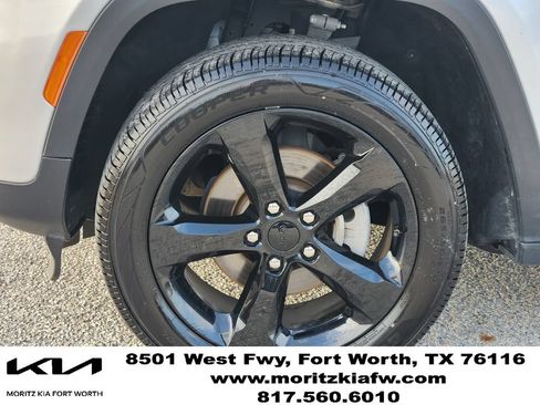 Used 2023 Jeep Grand Cherokee Altitude AWD/4WD image 9
