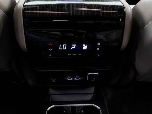 Used 2022 Jeep Wagoneer Series III w/ Premium Group I AWD/4WD image 26