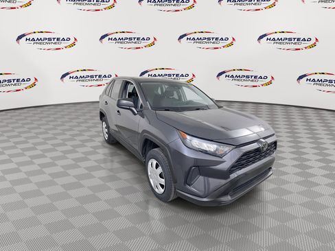 Used 2022 Toyota RAV4 LE FWD image 2
