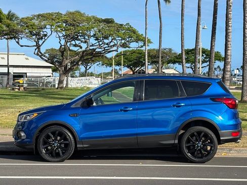 Used 2019 Ford Escape SE FWD image 2