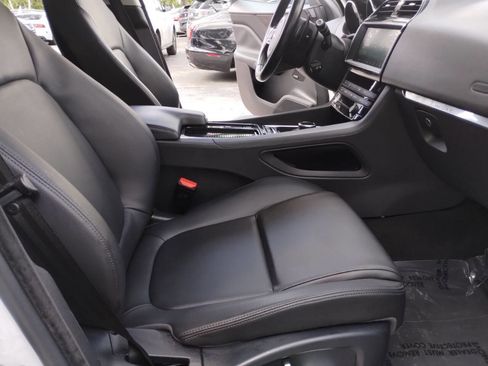 Used 2019 Jaguar F-PACE Premium AWD/4WD image 33