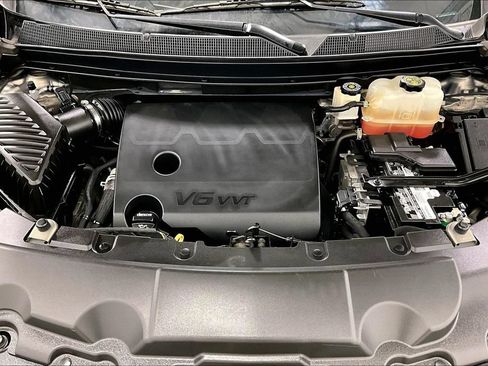 Used 2019 Chevrolet Traverse LT FWD image 11