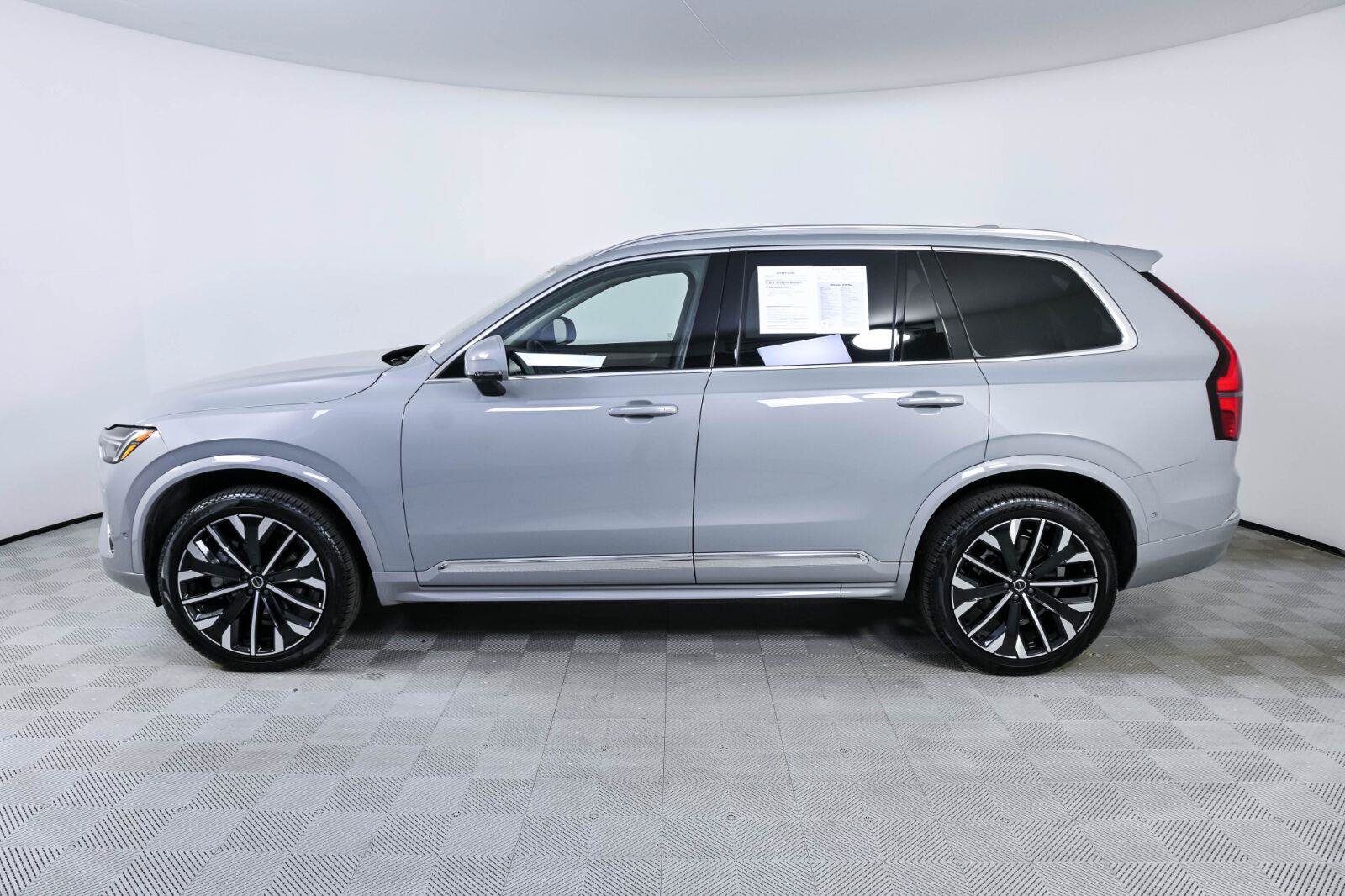 Certified 2026 Volvo XC90 B6 Plus AWD/4WD image 2