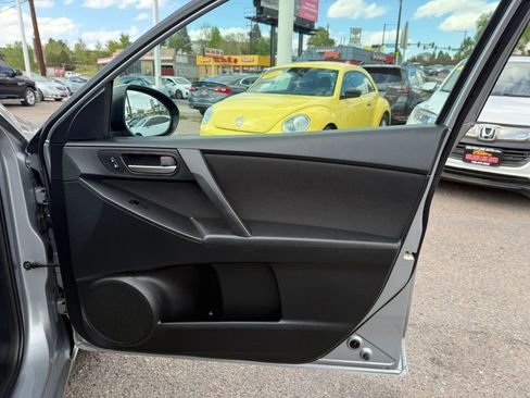 Used 2013 MAZDA MAZDA3 i Sport FWD image 17