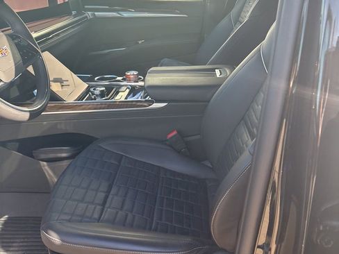Used 2025 Cadillac Escalade Sport Platinum image 6